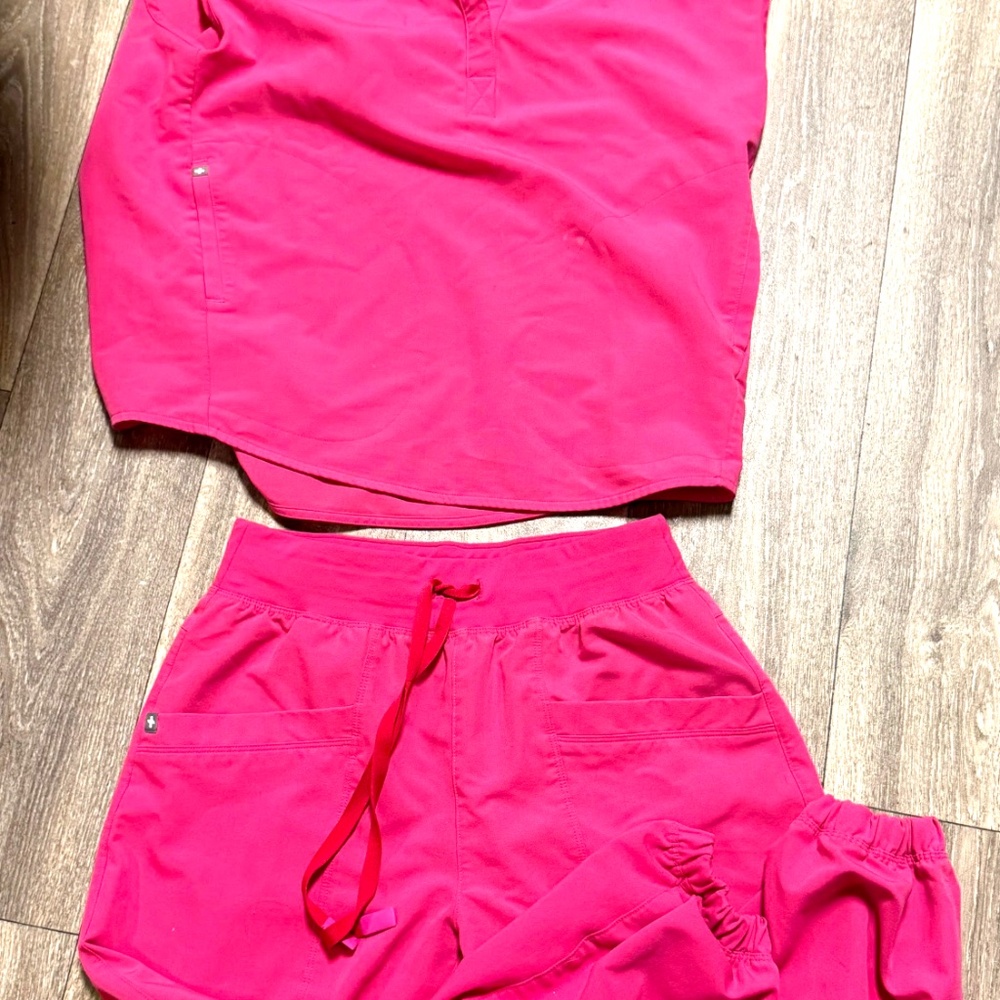 Figs rio ballon pant scrub set